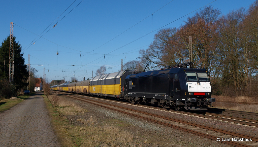 185 544 NIAG rollt am 8.03.15 mit einem ARS Autologistiker aus Bremerhaven durch Langwedel Richtung Hannover.
