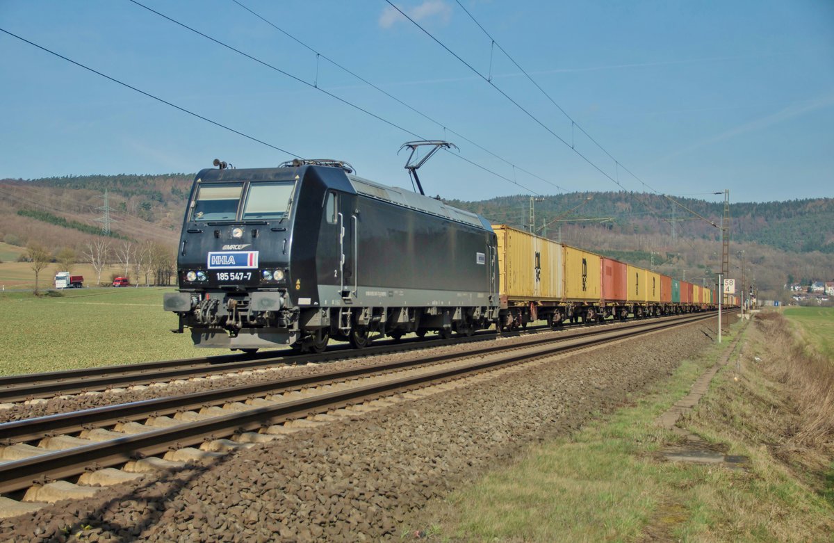 185 547-7 von HHLA ist am 14.03.2017 mit einen Containerzug in Richtung Süden bei Reilos unterwegs.