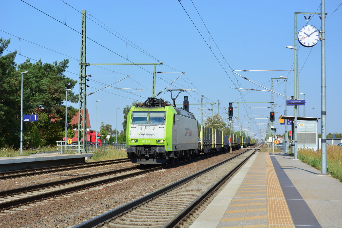 185 549-3 fährt mit einem Stahlzug durch Rodleben gen Dessau.

Rodleben 27.07.2018