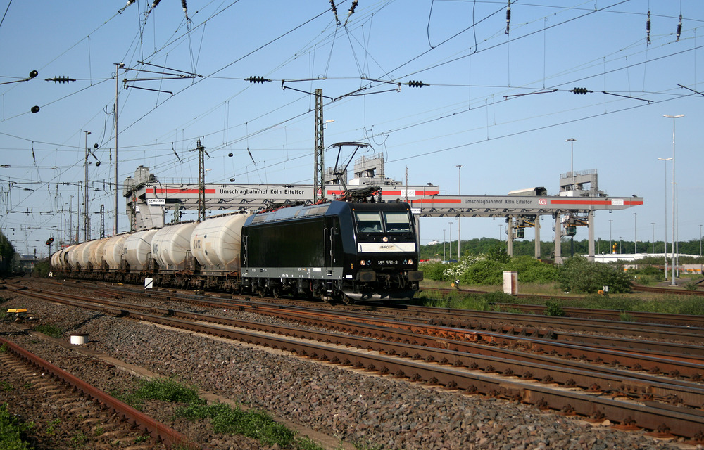 185 551 wurde am 11. Mai 2008 an der Stadtgrenze zwischen Köln und Hürth aufgenommen.