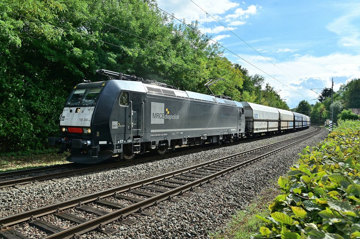 185 554-3 mit leerem Kohlependel aus Heilbronn durch Neckargerach am 28.9.2022