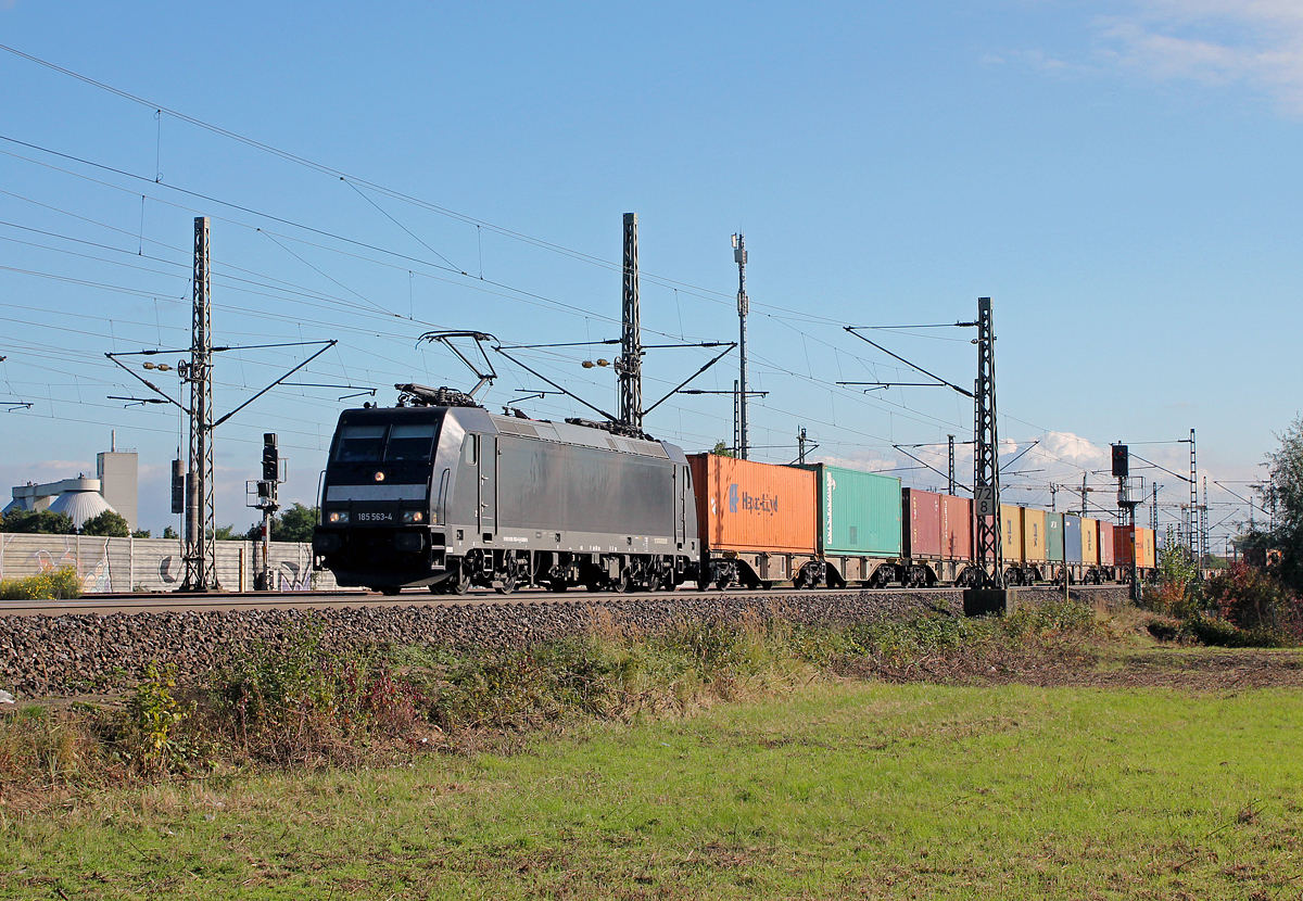 185 563-4 bei Porz(Rhein) am 07.10.2013 