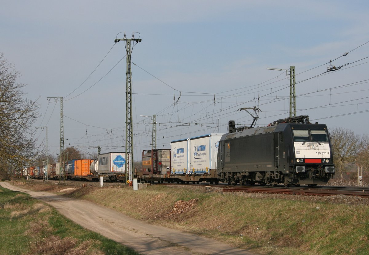 185 571 mit DGS 40245 (SBB, Antwerpen–Gallarate) am 16.03.2016 in M�llheim (Baden)