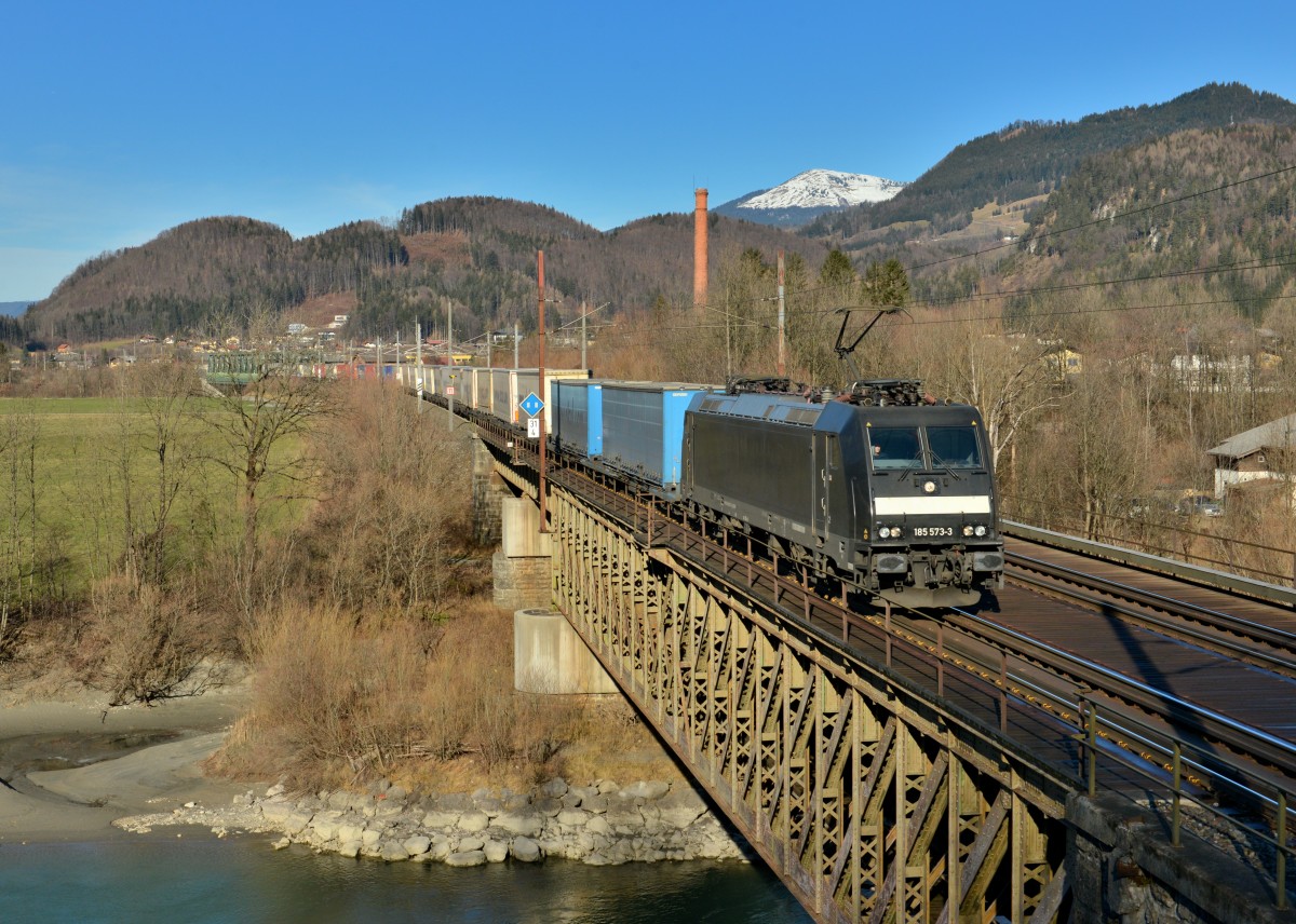 185 573 mit DGS 41857 am 30.01.2016 bei Golling-Abtenau. 