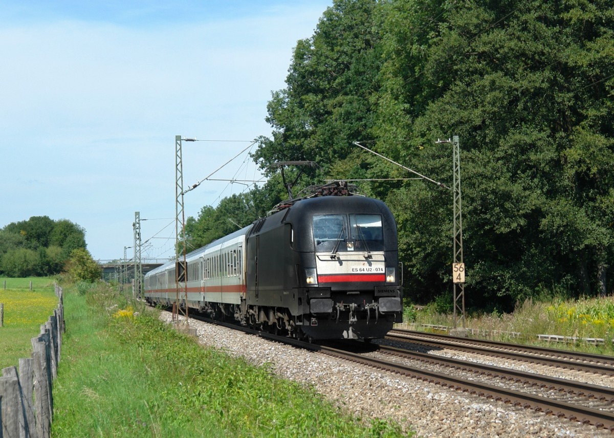 185 574 mit IC 2083 nach Berchtesgaden am 14.08.2011 bei Vogl.