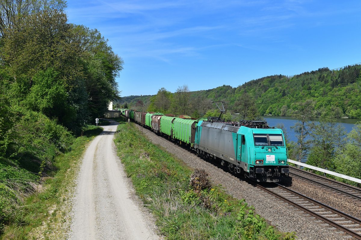 185 575 mit DGS 45197 am 25.04.2019 bei Seestetten.