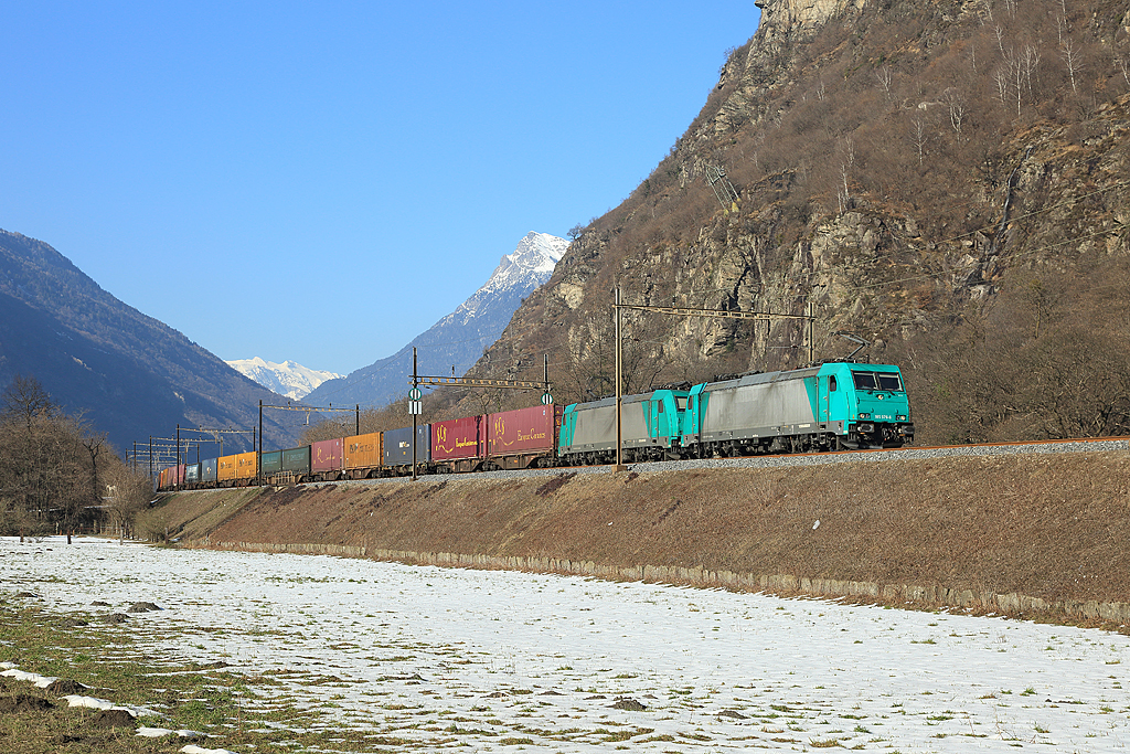 185 576 & 185 577 pass Biasca whilst hauling a CrossRail intermodal train from Zebrugge to Milano Smistamento, 20 Feb 2015