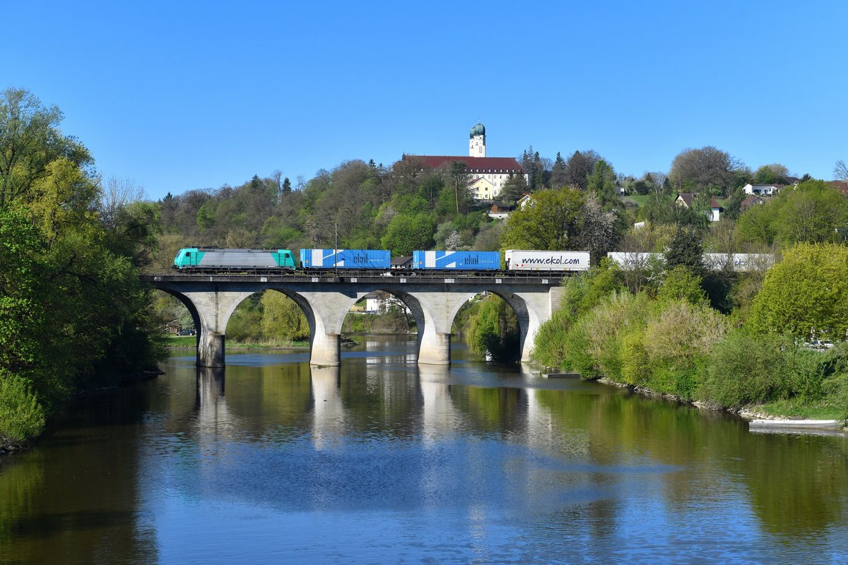 185 576 mit DGS 41857 am 19.04.2019 bei Vilshofen. 