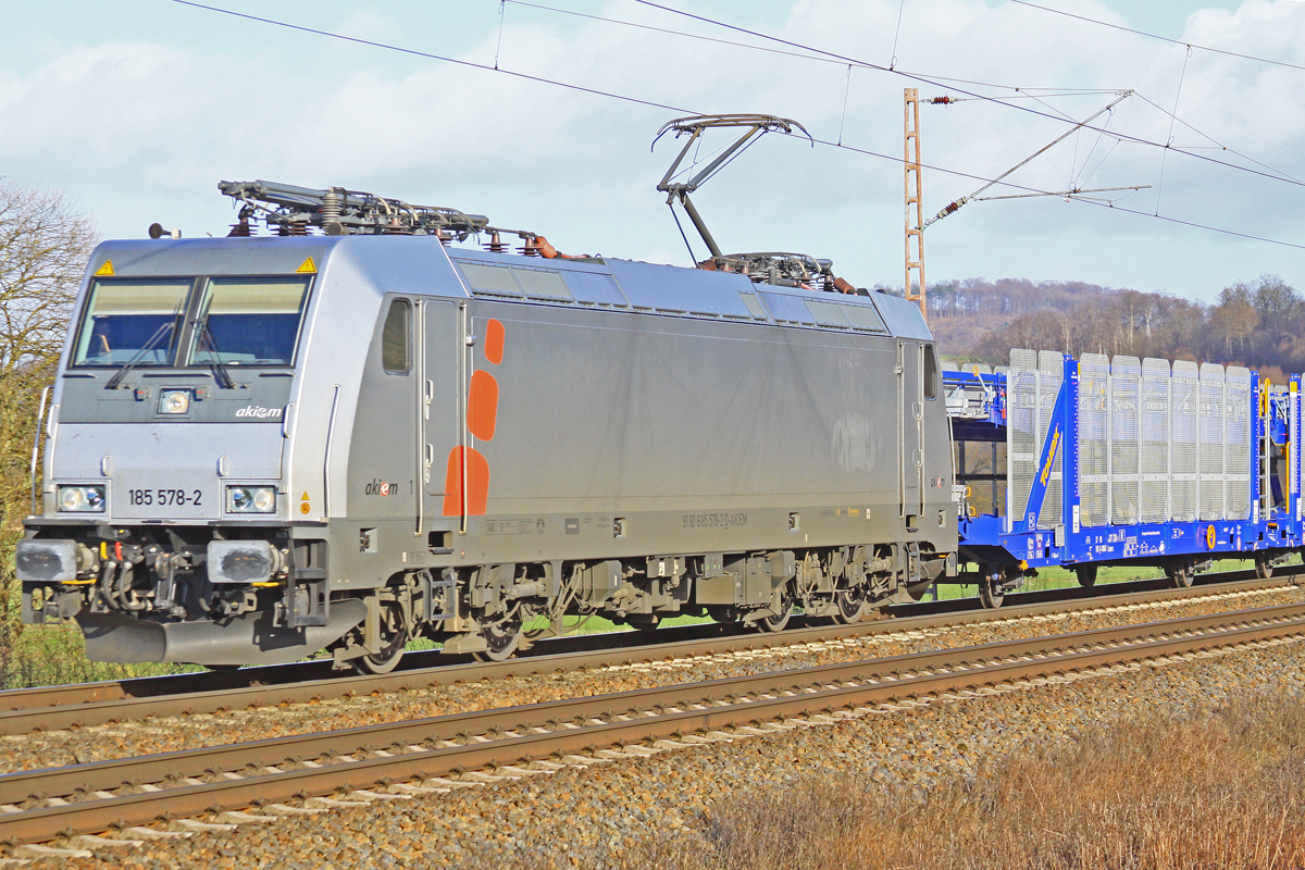  185 578-2 am 02.02.2022 nördlich von Salzderhelden am BÜ 75,1 in Richtung Göttingen