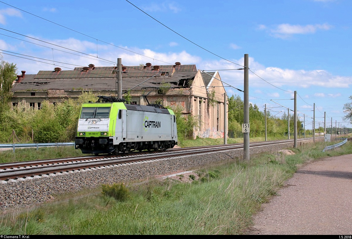 185 580-8 der Captrain Deutschland GmbH als Tfzf fährt in Hohenthurm auf der Bahnstrecke Berlin–Halle (KBS 250) Richtung Halle (Saale). [1.5.2018 | 13:17 Uhr]