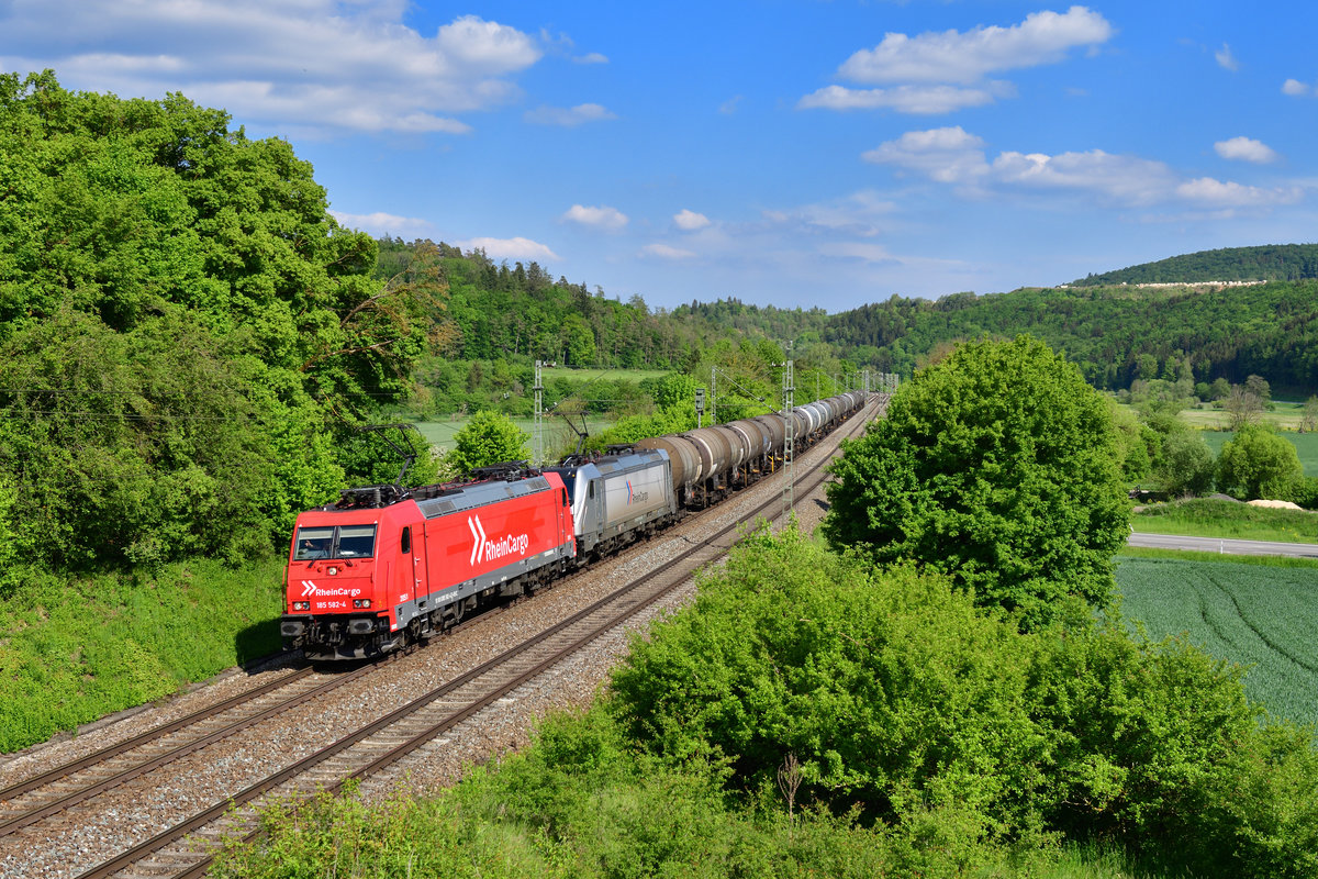 185 582 + 187 07x mit einem Kesselzug am 16.05.2020 bei Dietfurt.