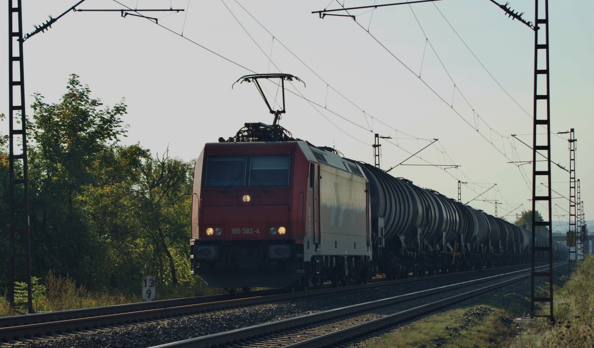 185 582-4 am 02.10.13 mit einen Kesselzug Richtung Gem�nden.