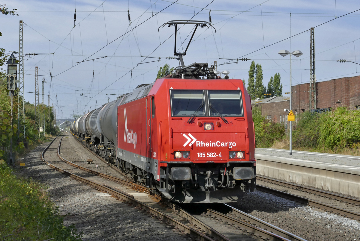 185 582-4 RheinCargo mit Kesselwagen durch Sechtem - 20.09.2018
