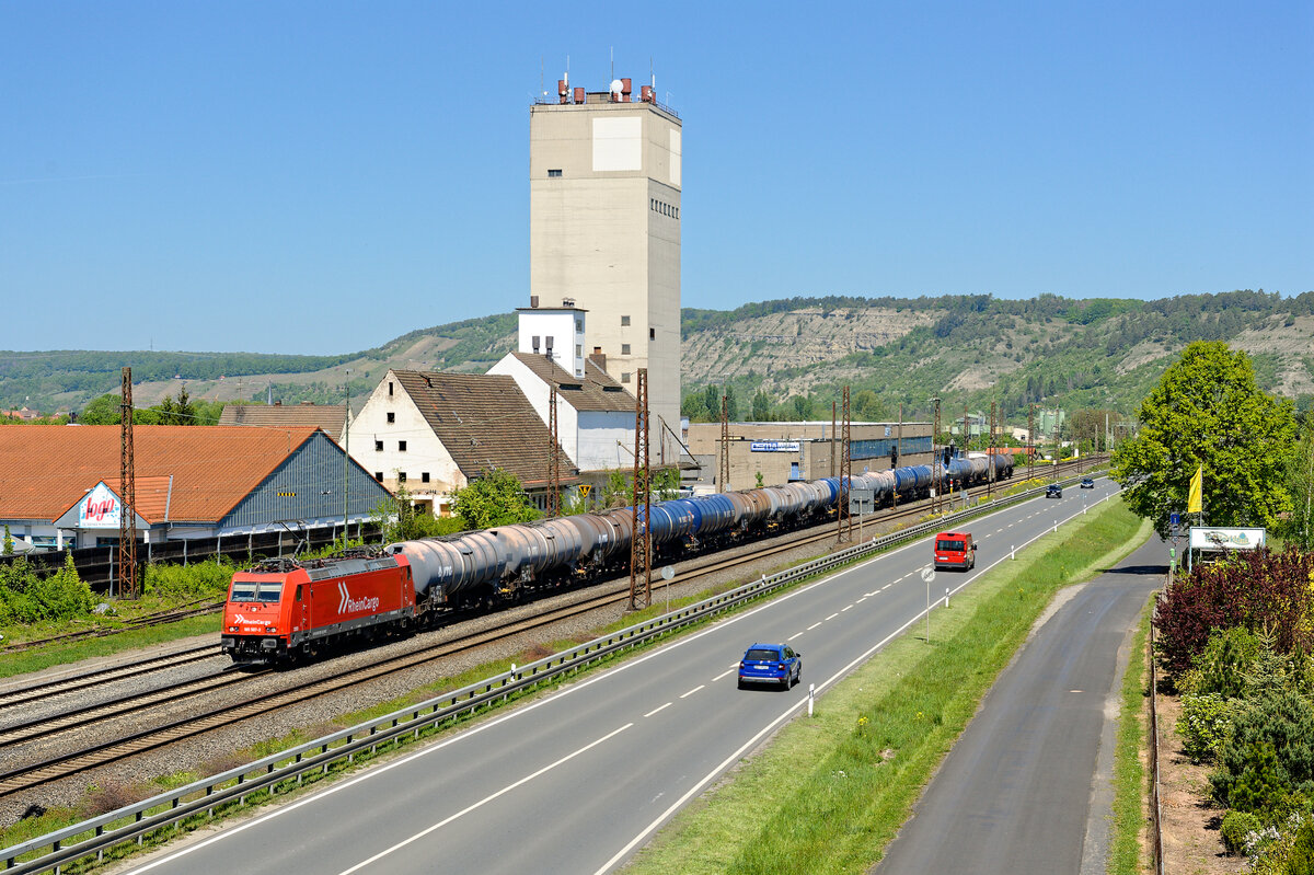 185 587 RHC mit einem Kesselwagenzug bei Karlstadt Richtung Würzburg, 07.05.2020