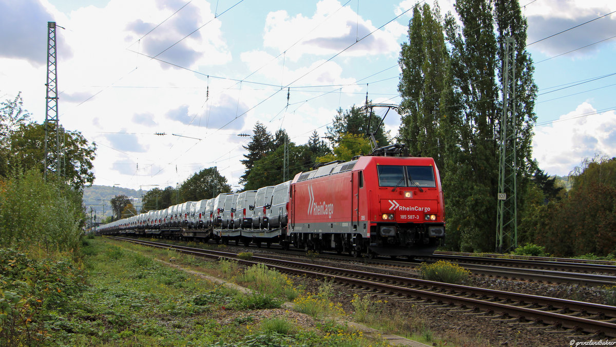 185-587 von Rheincargo mit einem Sprinter Autozug in Richtung Troisdorf.


Unkel, 10.10.2020
