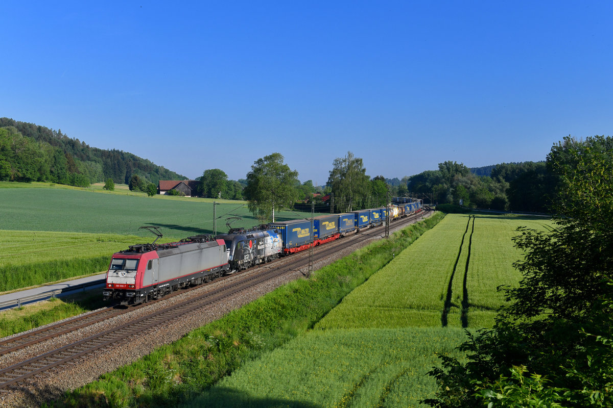 185 590 + 182 560 mit DGS 40647 am 13.05.2018 bei Einöd. 