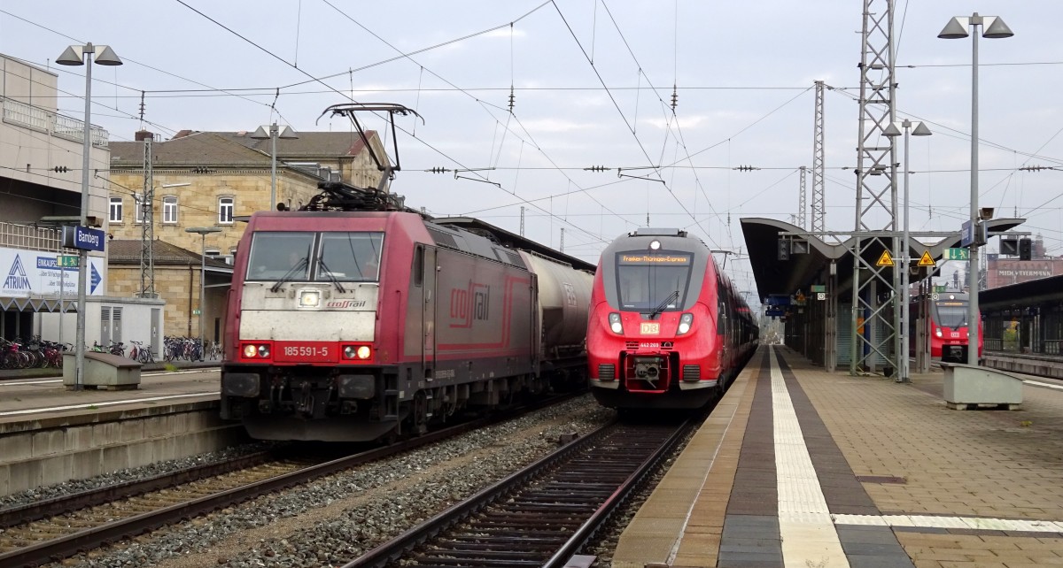 185 591-5 von CrossRail mit Kesselwagenzug und 442 269 als Baustellenpendel Bamberg - Nürnberg Hbf am 25. Oktober 2015 im Bahnhof Bamberg.