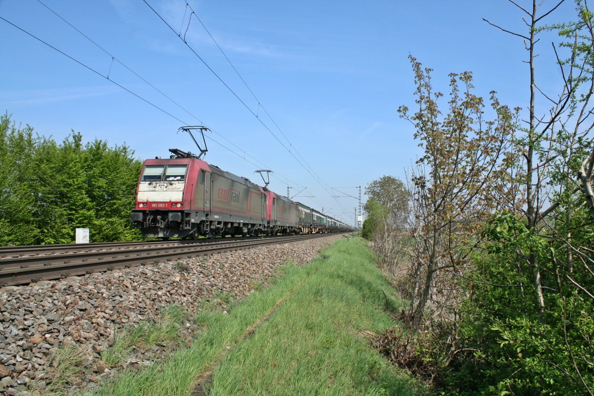 185 593-1 und 185 597-2 mit einem TTS-Zug gen Süden am Mittag des 12.04.14 nördlich des Bahnhofs Müllheim (Baden).