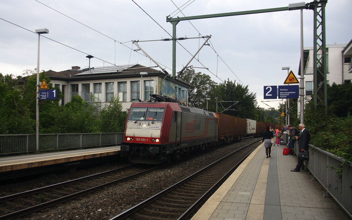 185 593-1 von Crossrail kommt aus Richtung Aachen-West mit einem langen Containerzug aus Zeebrugge-Ramskapelle(B) nach Milano(I) und fährt durch Aachen-Schanz in Richtung Aachen-Hbf,Aachen-Rothe-Erde,Stolberg-Hbf(Rheinland)Eschweiler-Hbf,Langerwehe,Düren,Merzenich,Buir,Horrem,Kerpen-Köln-Ehrenfeld,Köln-West,Köln-Süd.
Bei Sonne und Regenwolken am Nachmittag vom 2.9.2015.