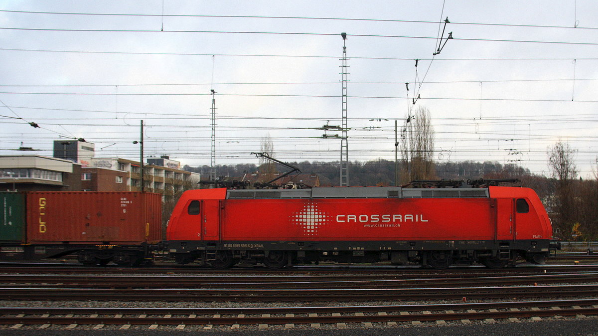 185 595-6  Ruth  von Crossrail fährt mit einem langen MSC-Containerzug aus Antwerpen-Berendrecht(B) nach Germersheim(D) und fährt in Richtung Aachen-Schanz,Aachen-Hbf,Aachen-Rothe-Erde,Stolberg-Hbf(Rheinland)Eschweiler-Hbf,Langerwehe,Düren,Merzenich,Buir,Horrem,Kerpen-Köln-Ehrenfeld,Köln-West,Köln-Süd. Aufgenommen vom Bahnsteig von Aachen-West. 
Am Kalten Nachmittag vom 16.12.2017.