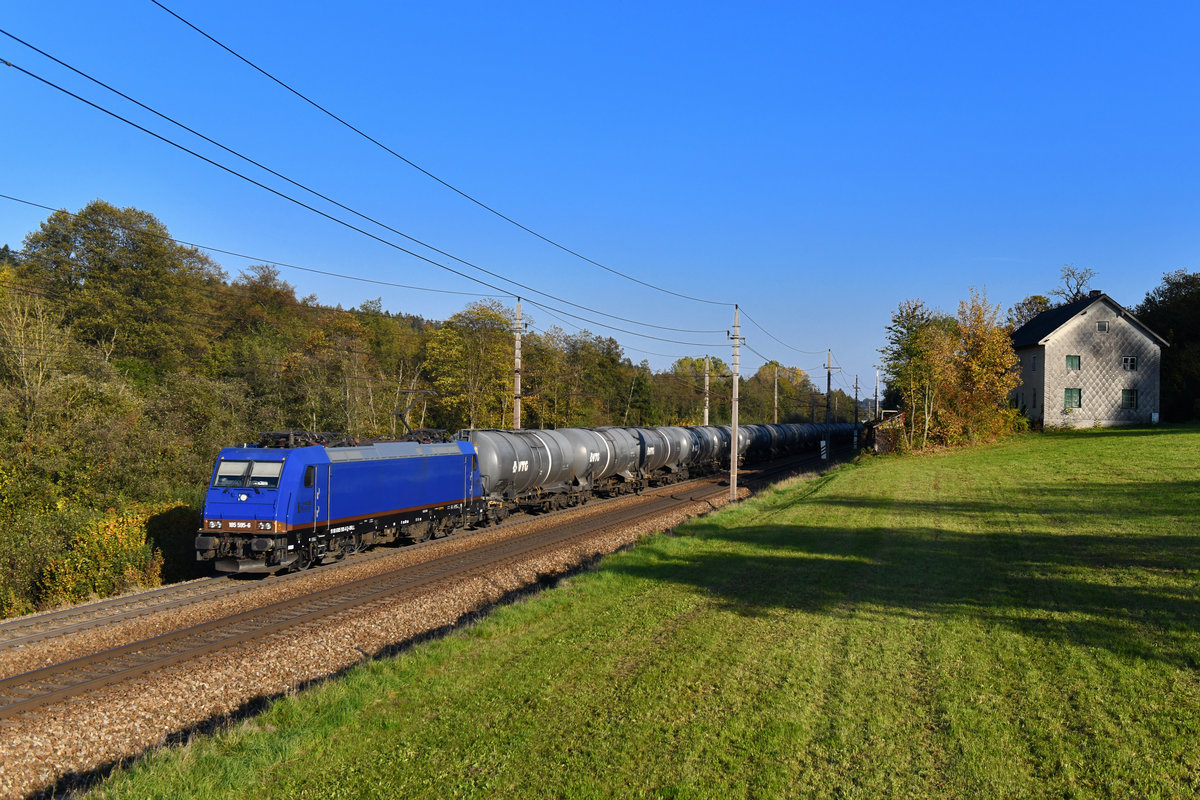 185 595 mit GAG 45198 am 14.10.2018 bei Vöcklabruck. 