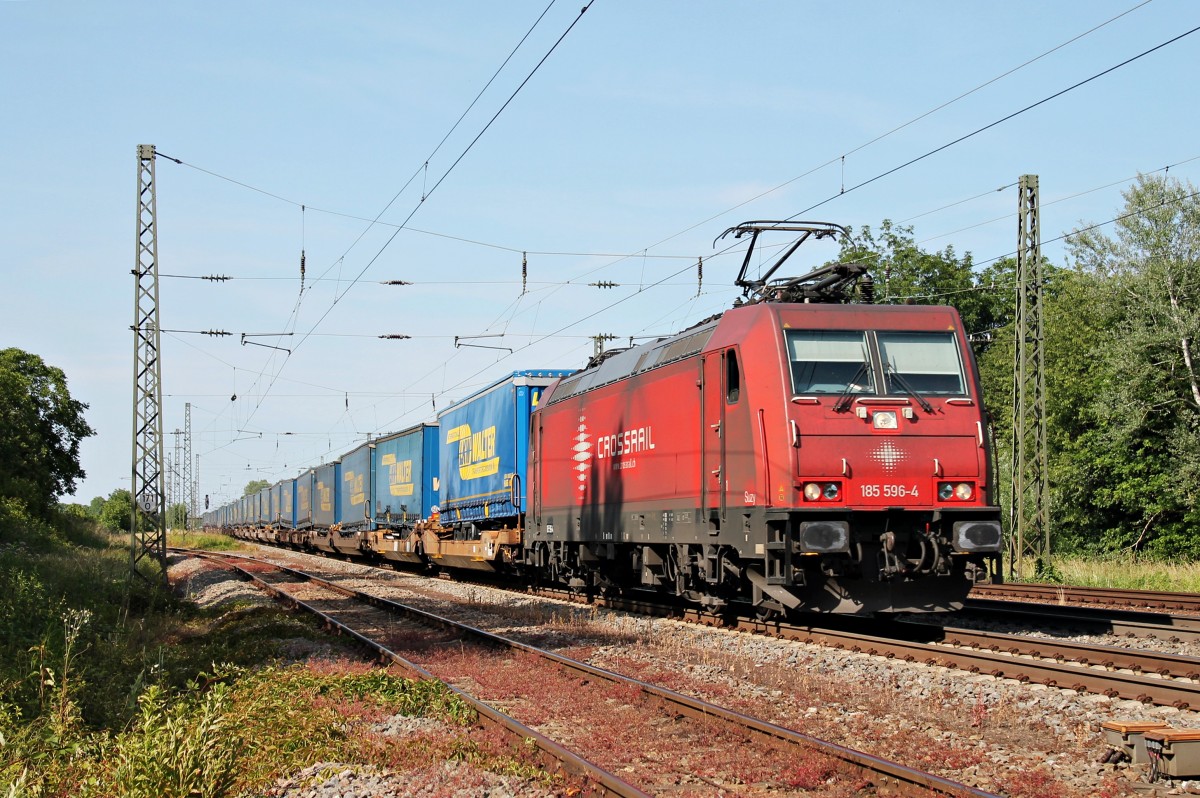 185 596-4  Suzy  von Crossrail am 06.06.2014 mit einem LKW Walter-KLV bei der Durchfahrt von den Bahnanlagen in Orschweier.