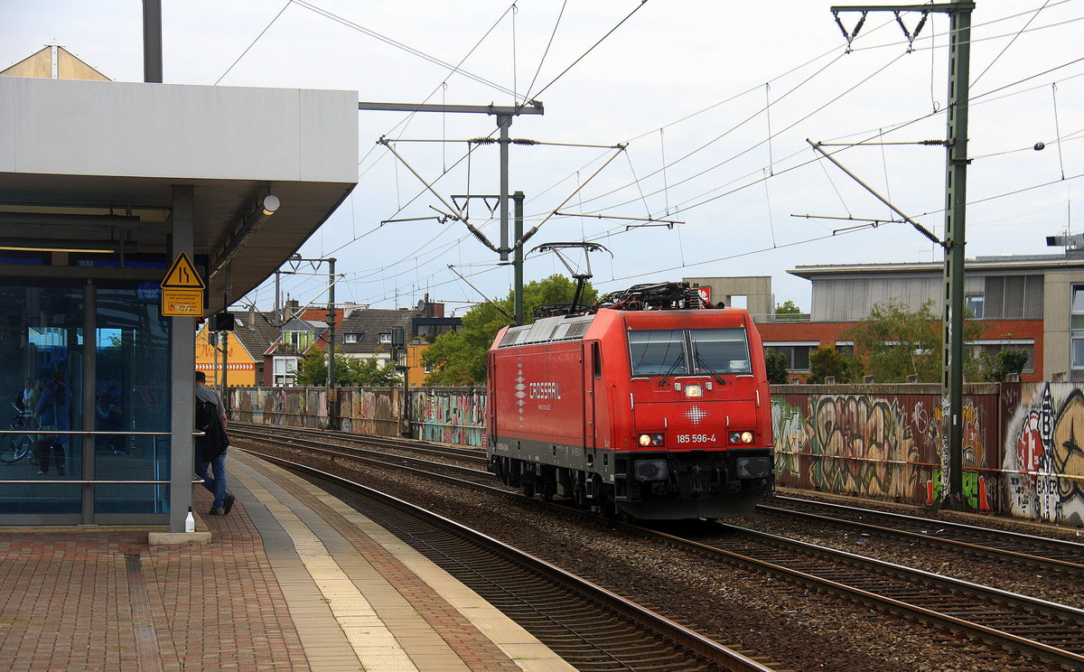 185 596-4  Suzy  von Crossrail kommt als Lokzug aus Aachen-West(D) nach Köln-Eifeltor  und kommt  aus Richtung Aachen-Hbf-Aachen-Rothe-Erde-Eilendorf,Stolberg-Hbf-Rheinland, Eschweiler-Hbf,Nothberg,Langerwehe,Düren,Merzenich,Buir,Horrem,Kerpen und fährt durch 
Köln-Ehrenfeld in Richtung Köln-West,Köln-West-Köln-Eifeltor.
Aufgenommen vom Bahnsteig 3 in Köln-Ehrenfeld. 
Am Nachmittag vom 4.9.2017.