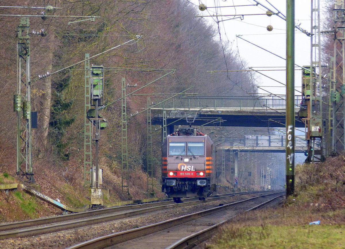 185 599-8 von HSL kommt als Lokzug aus Krefeld-Hbf nach Aachen-West und fährt die Kohlscheider-Rampe hoch aus Richtung Herzogenrath und fährt durch Kohlscheid in Richtung Richterich,Laurensberg,Aachen-West. 
Aufgenommen von Bahnsteig 1 in Kohlscheid.
Bei Wolken am Morgen vom 17.2.2018.