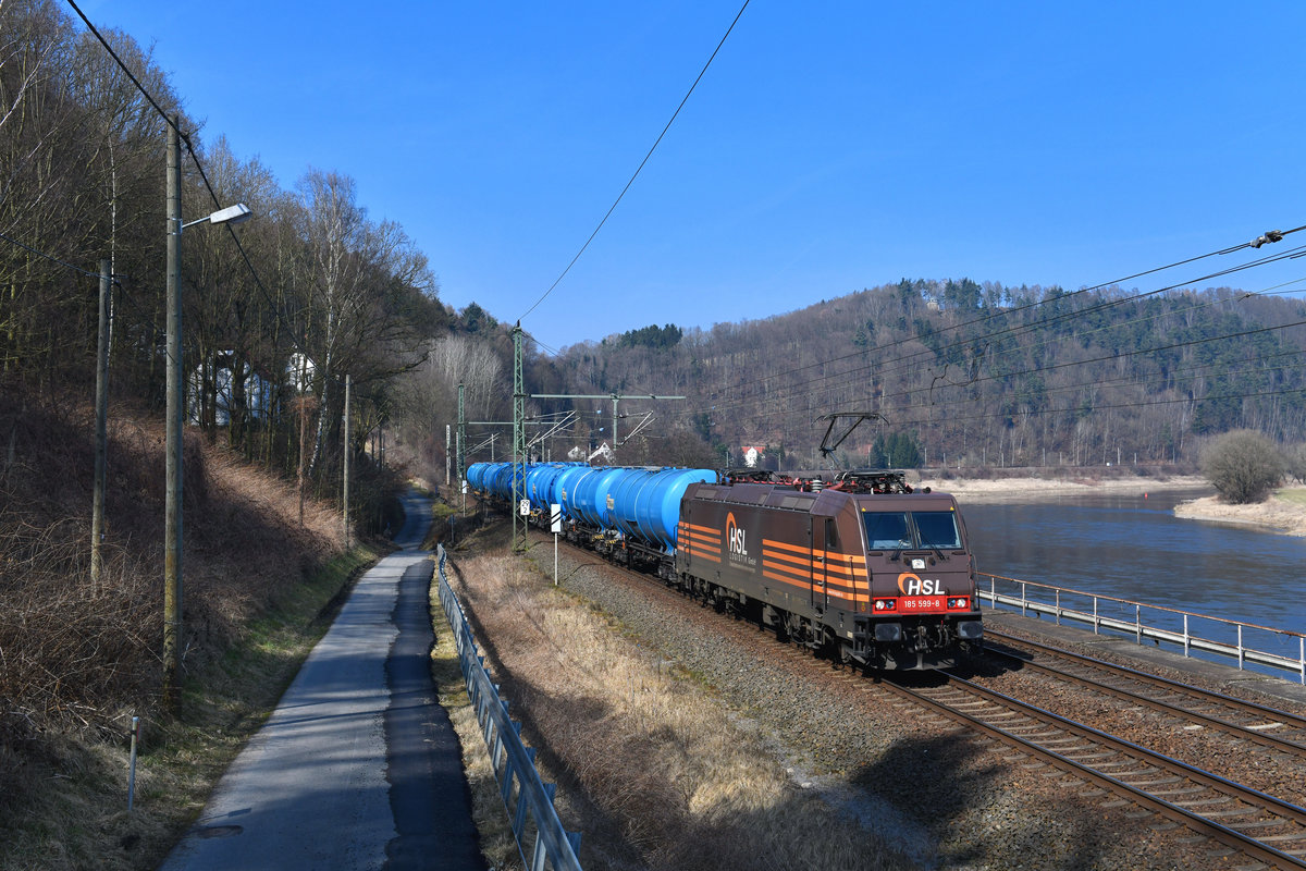185 599 mit einem Kesselzug am 25.03.2018 bei Königstein. 