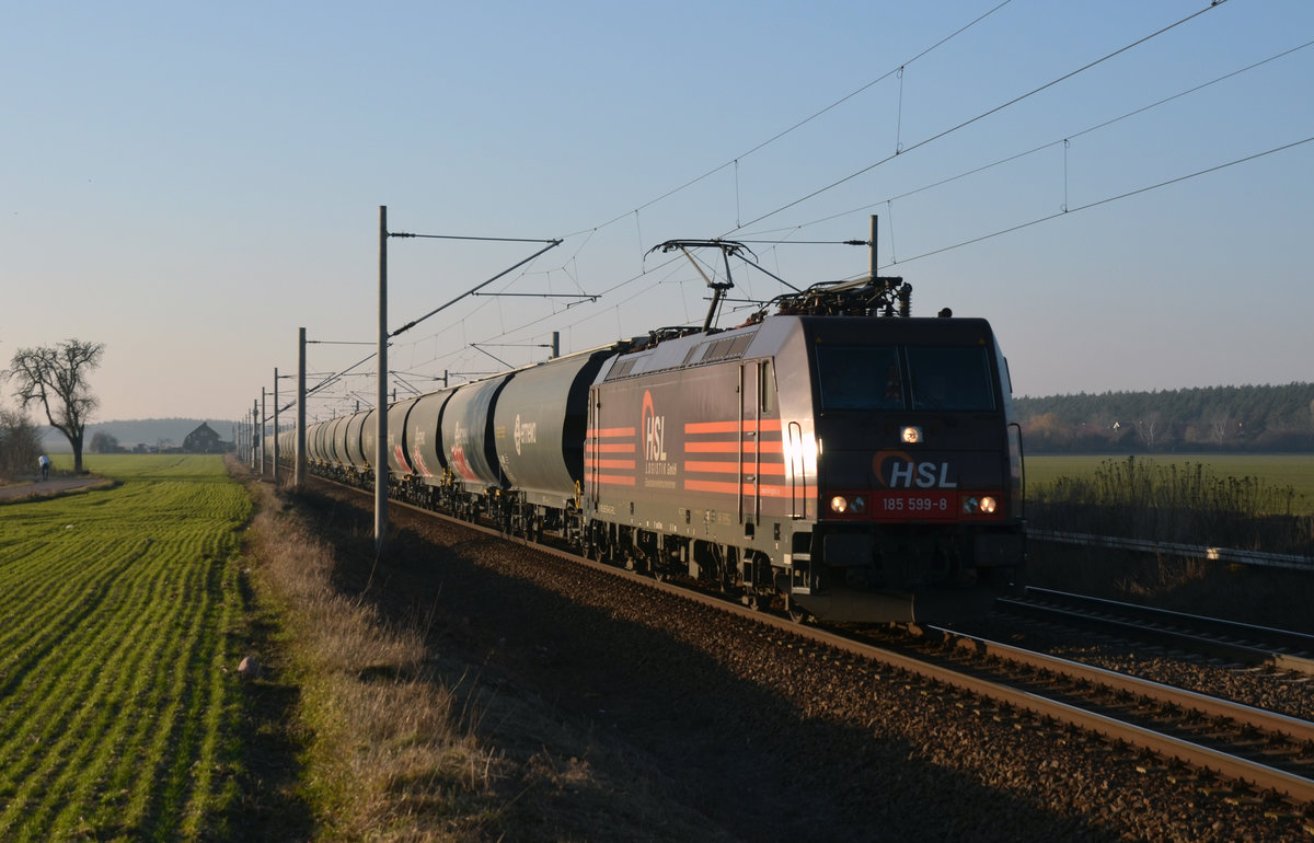 185 599 zeigte sich am Abend des 15.02.17 mit ihrem Silozug in Rodleben von ihrer Schokoladenseite als sie ihren Zug Richtung Roßlau beförderte.