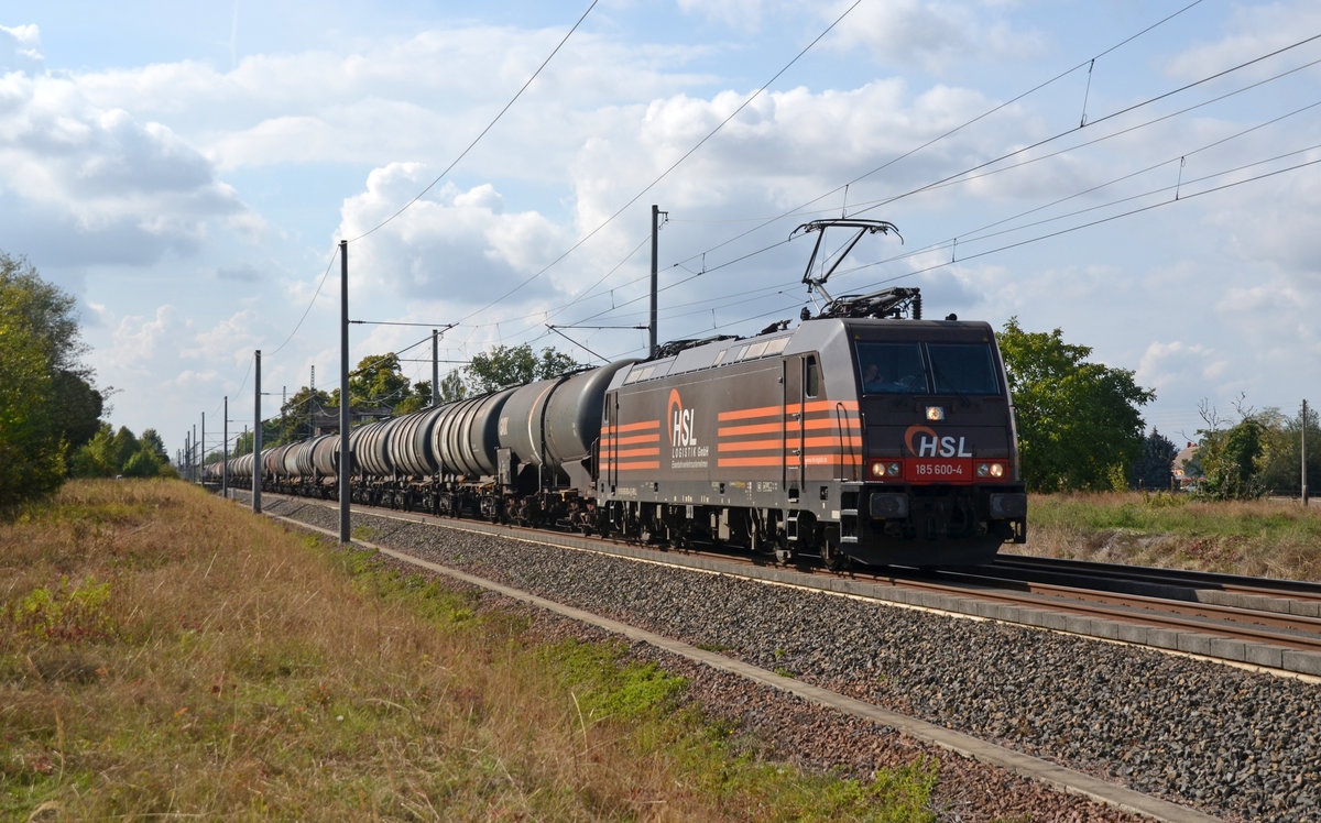 185 600 der HSL führte am 24.09.19 einen Kesselwagenzug durch Brehna Richtung Bitterfeld.