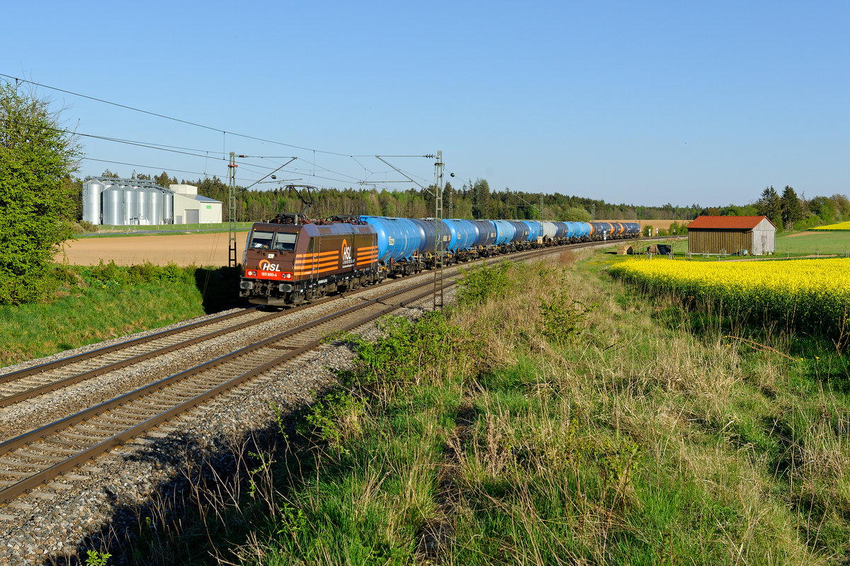 185 600 HSL mit einem Kesselwagenzug bei Batzhausen Richtung Nürnberg, 23.04.2020