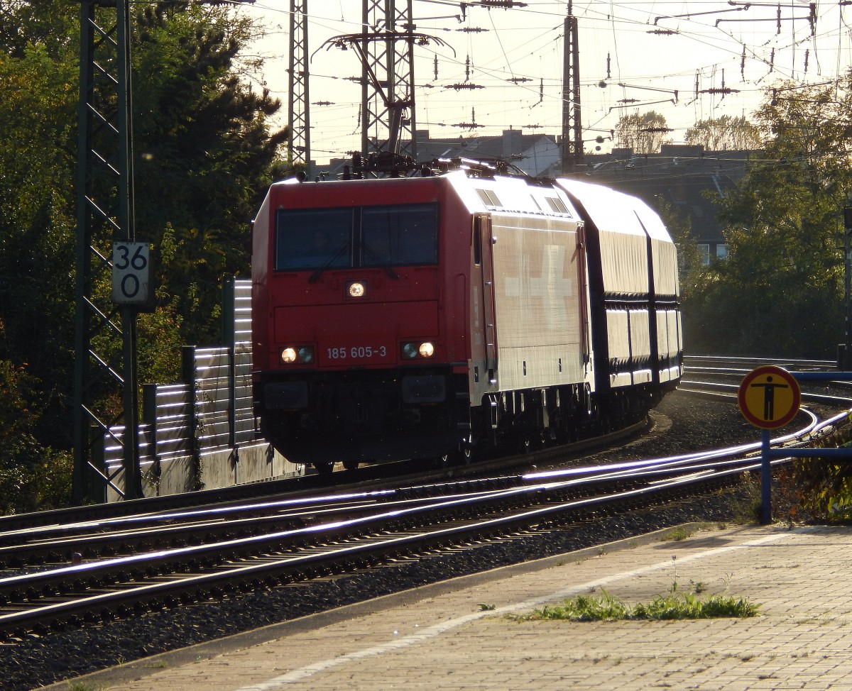 185 605-3 von HGK kommt mit einem Kohlezug durch den Neusser HBF gefahren.

Neuss 01.11.2014