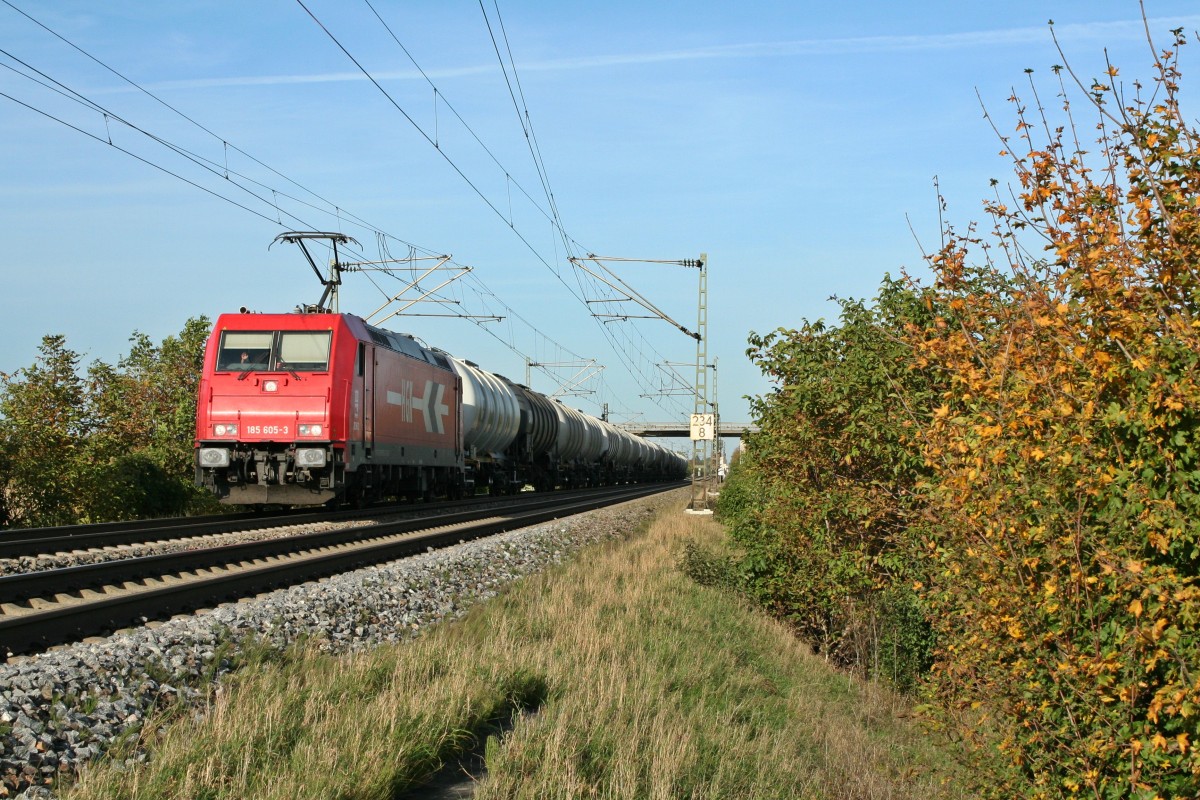 185 605-3 mit einem Kesselzug gen Basel am Nachmittag des 26.10.13 bei H�gelheim.
Gr��e an den Lokf�hrer!