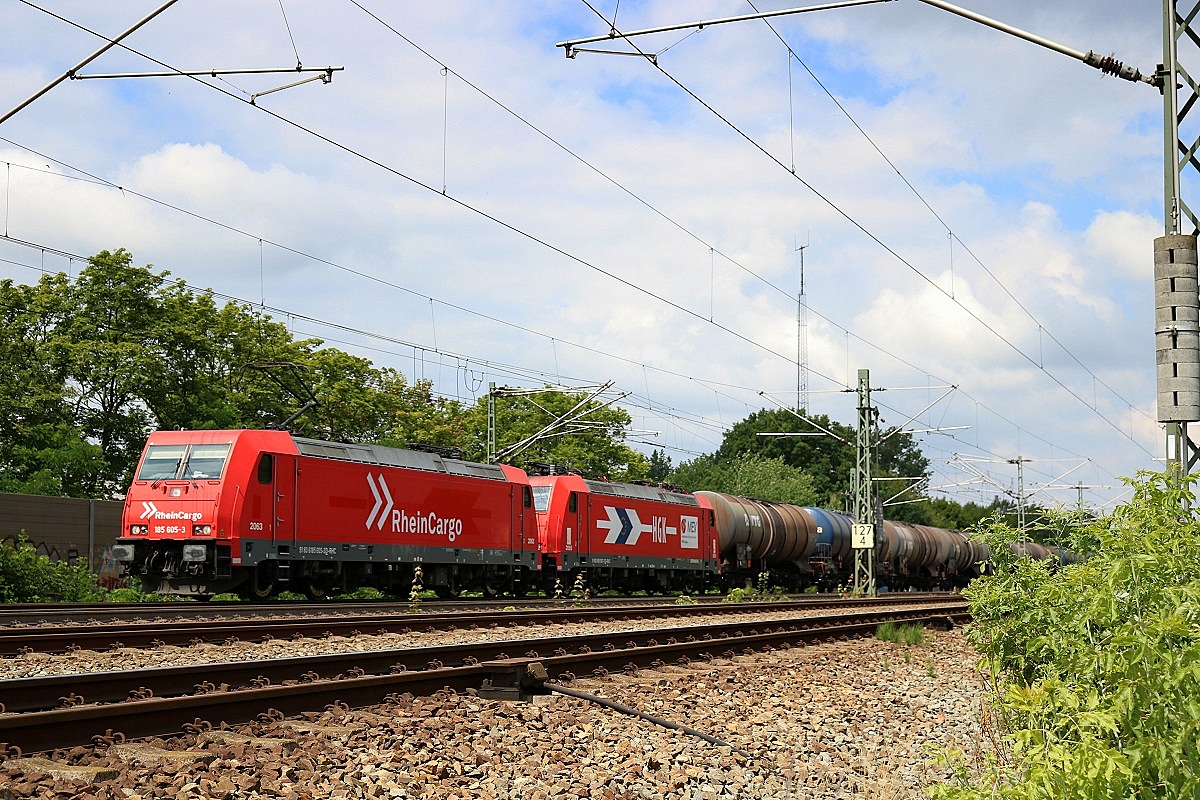 185 605-3 von RheinCargo mit einer Schwesterlok als Kesselzug fährt in Wittenberge auf der Bahnstrecke Berlin–Hamburg (KBS 204) Richtung Berlin. [15.7.2017 - 13:49 Uhr]