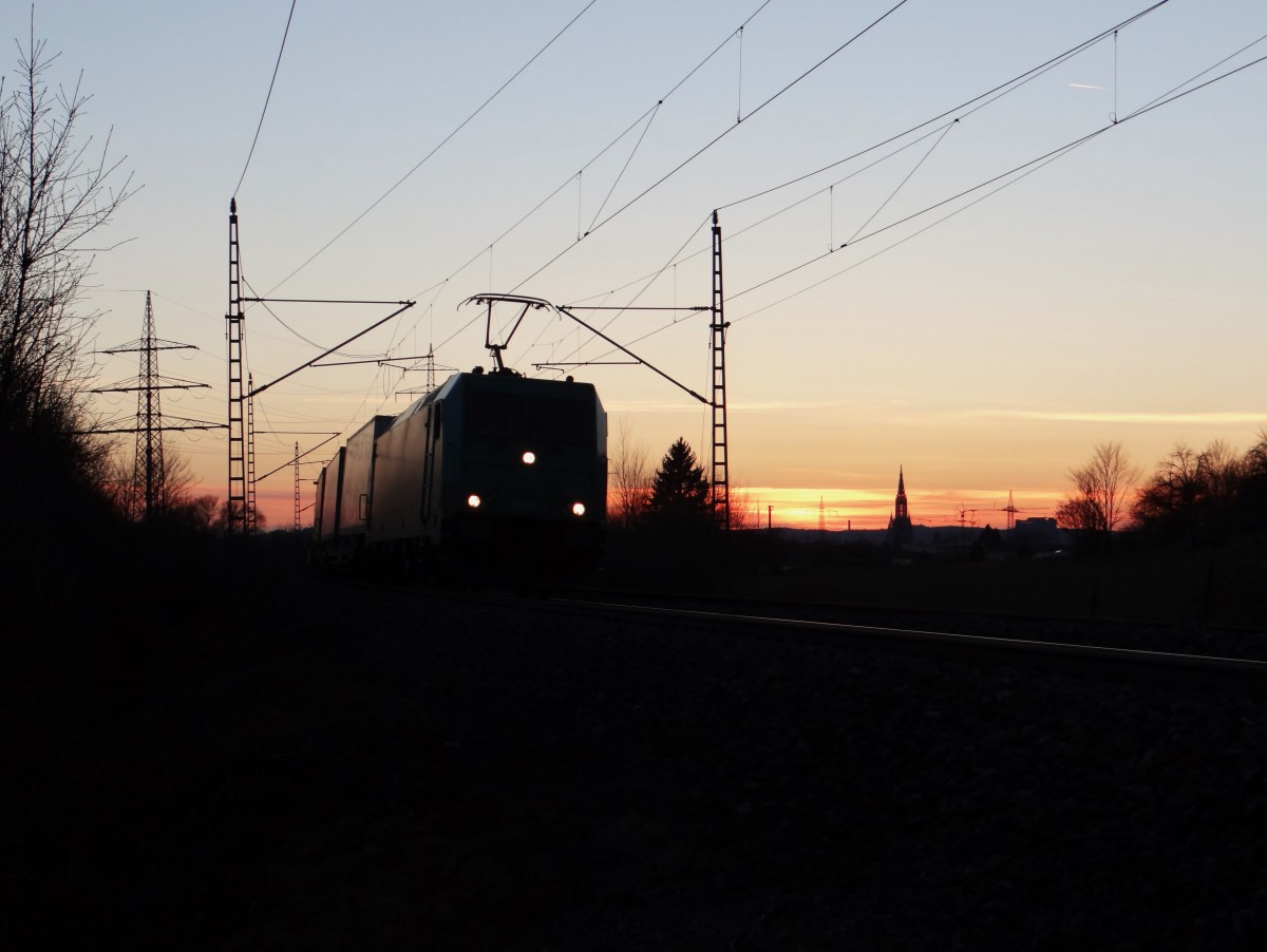 185 610-3 fährt hier am 11.03.15 mit dem Mars-Zug durch Neu-Ulm.