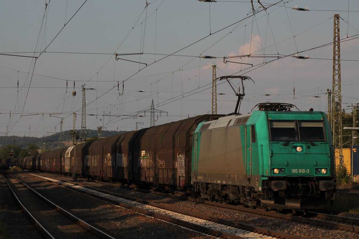 185 610 am Abend des 02.08.2018 mit einem Autozug in Eichenberg.