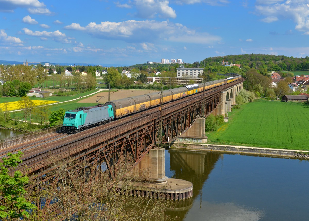 185 610 mit einem ARS Altmann am 23.04.2014 bei Regensburg-Prüfening. 