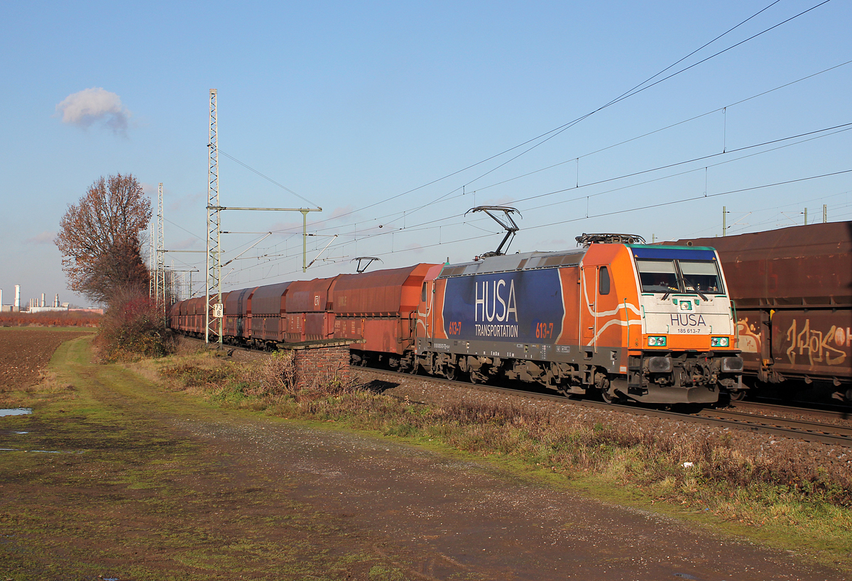 185 613-7  HUSA  in Porz Wahn am 20.12.2013