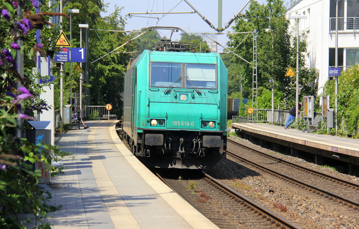 185 616-0 von Crossrail kommt aus Richtung Aachen-West mit einem MSC-Containerzug aus Antwerpen-Berendrecht(B) nach Germersheim(D) und fährt durch Aachen-Schanz in Richtung Aachen-Hbf,Aachen-Rothe-Erde,Stolberg-Hbf(Rheinland)Eschweiler-Hbf,Langerwehe,Düren,Merzenich,Buir,Horrem,Kerpen-Köln-Ehrenfeld,Köln-West,Köln-Süd. Aufgenommen vom Bahnsteig von Aachen-Schanz. 
Bei Sommerwetter am Nachmittag vom 20.7.2018.