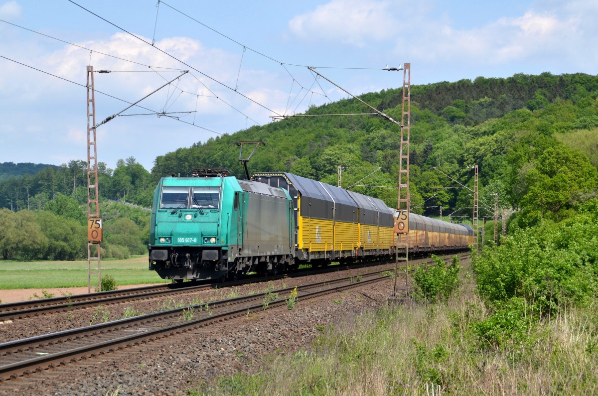185 617 mit einem Ganzzug Hccrss am 25.05.2015 bei Einbeck-Salzderhelden