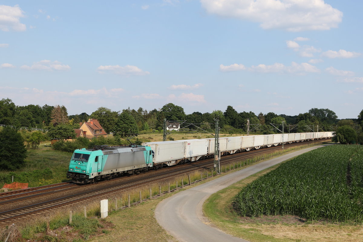 185 618 von  MKB  mit einem Containerzug am 26. Juni 2020 bei Langwedel.