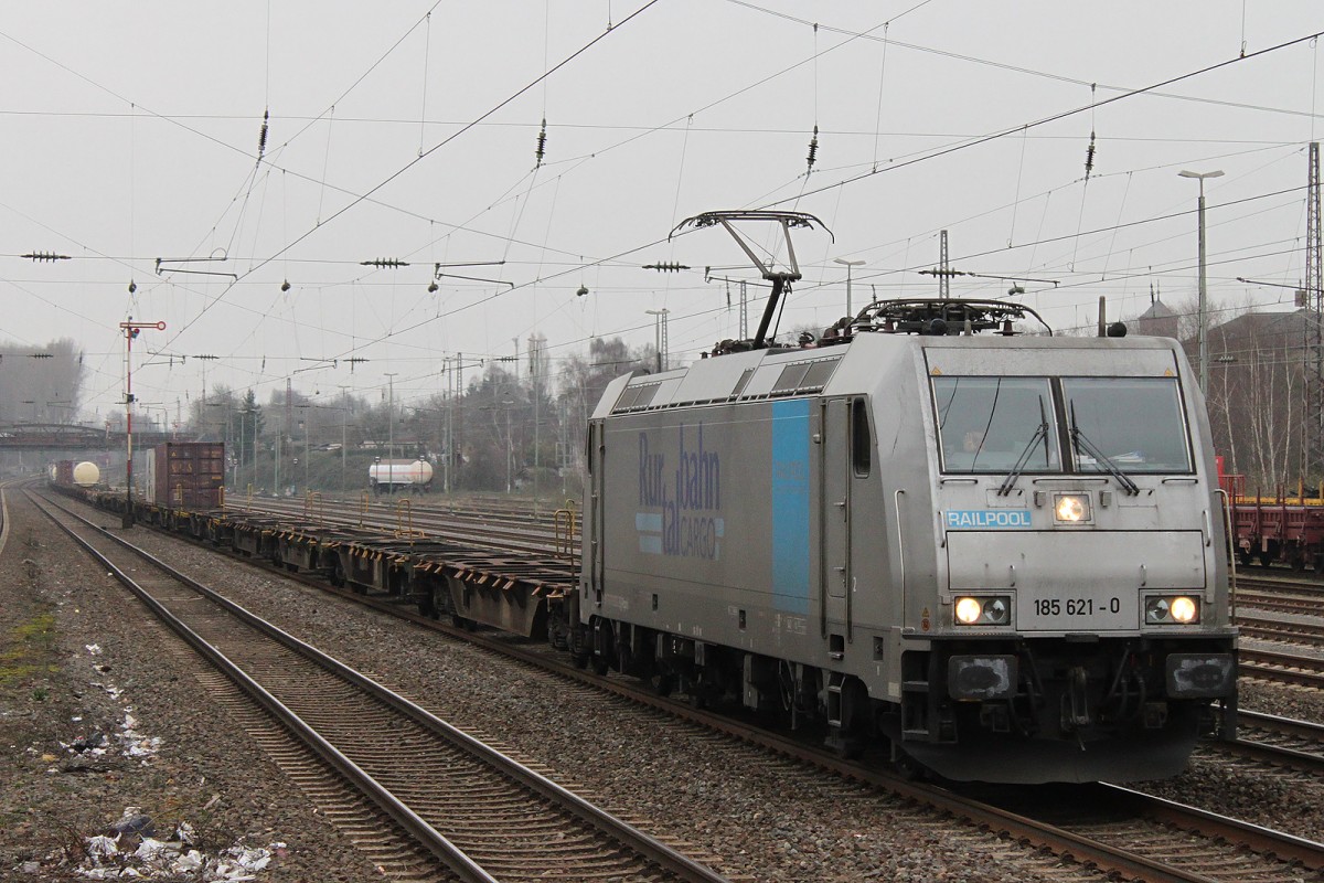 185 621 fuhr am 7.3.14 mit einem Containerzug durch Düsseldorf-Rath. Gruß an den Tf!