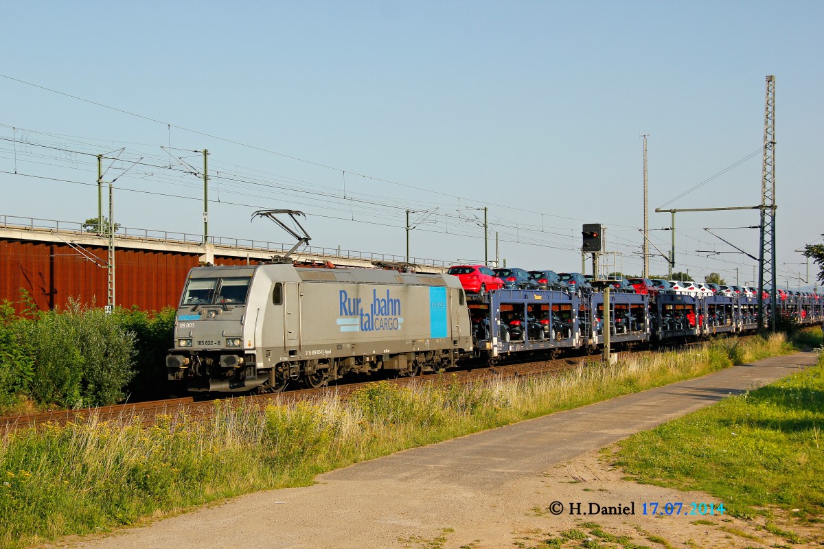 185 622-8 RurtalbahnCargo mit Autotransportzug in K�ln Porz Wahn, Juli 2014.