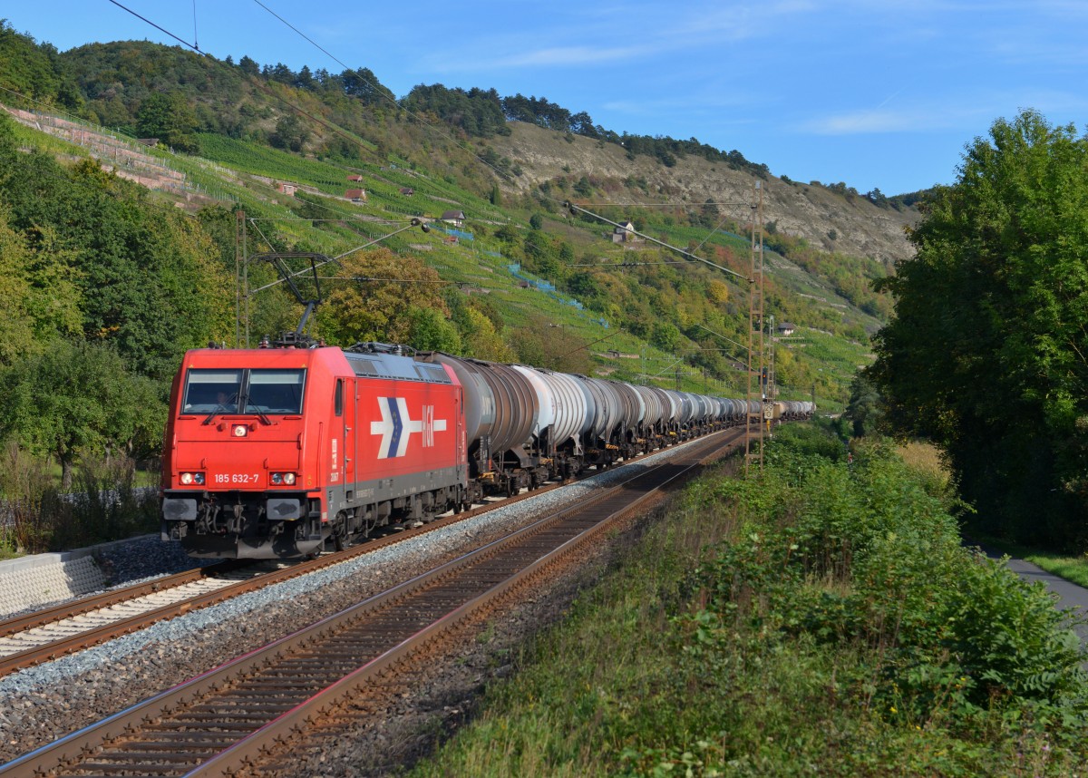 185 632 mit einem Kesselzug am 28.09.2013 bei Gambach.