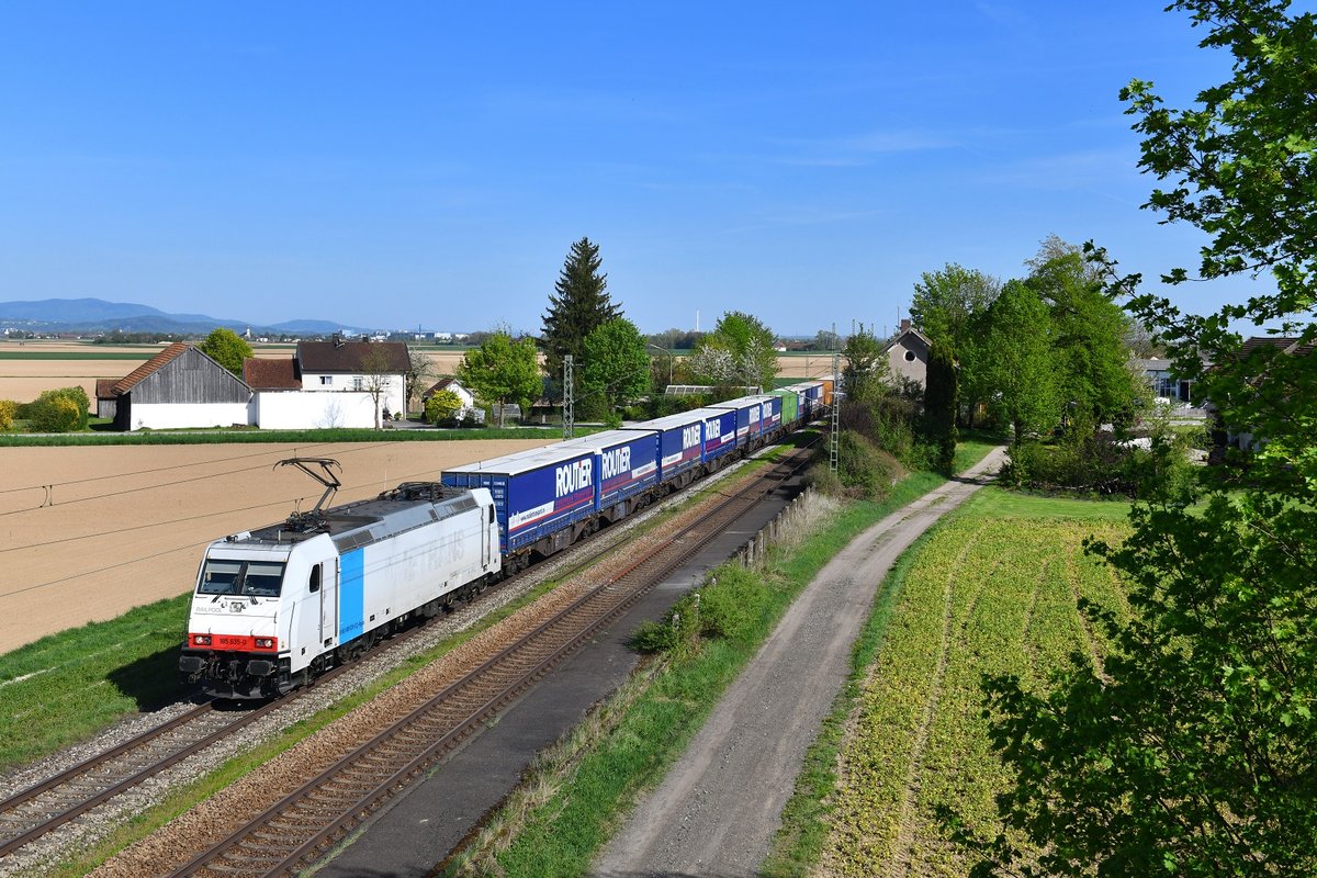 185 635 mit einem KLV am 20.04.2018 bei Stephansposching.