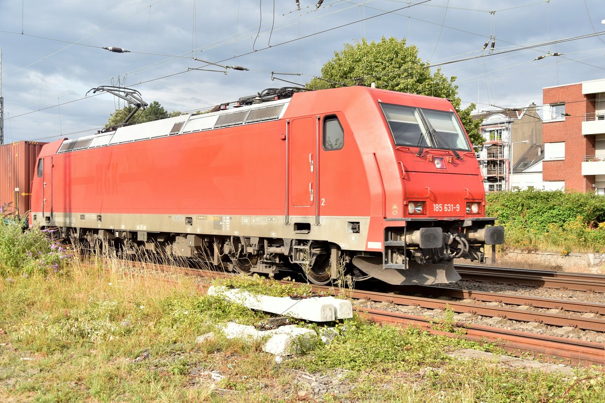 185 637-9 von ATLU mit einem Kastelzug in Rheydt Hbf auf Gleis4 gen Aachen fahrend. 31.7.2019