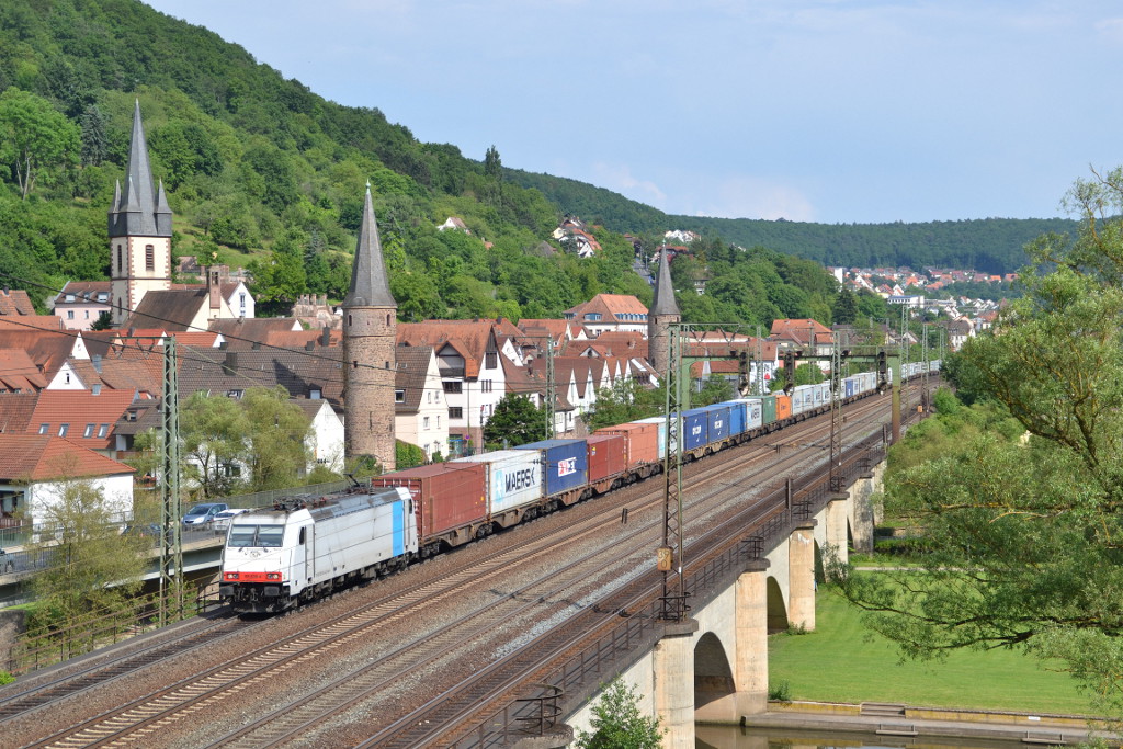 185 638 (boxXpress) mit DGS 69168 Kornwestheim Rbf SüdWest - Brhv. Weddewarder tief am 02.06.2014 in Gemünden(Main)
