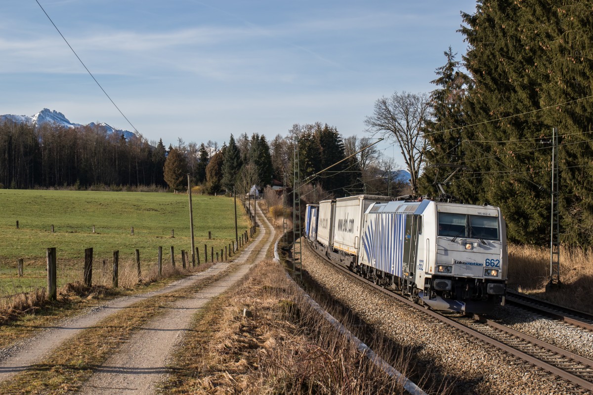 185 662 mit dem 41857 am 6. Februar 2016 bei Grabenstätt.