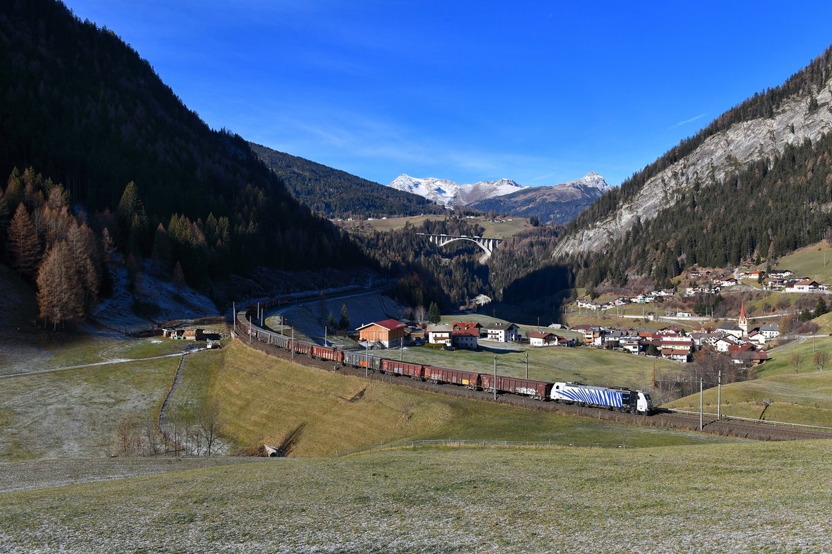 185 662 mit GAG 44126 am 21.11.2018 bei St. Jodok am Brenner.